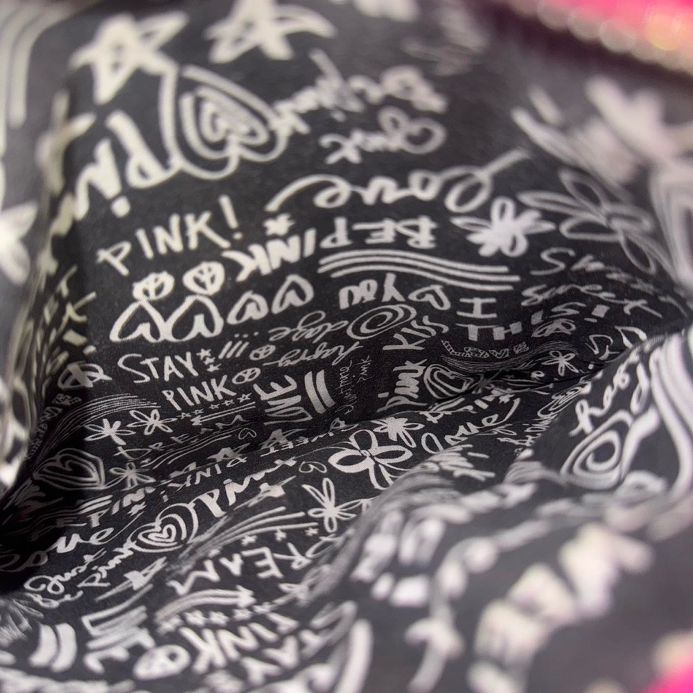 Victoria’s Secret PINK Crossbody Bag 🩷 - Picture 4 of 7